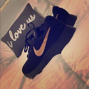 Woman’s nike shoes